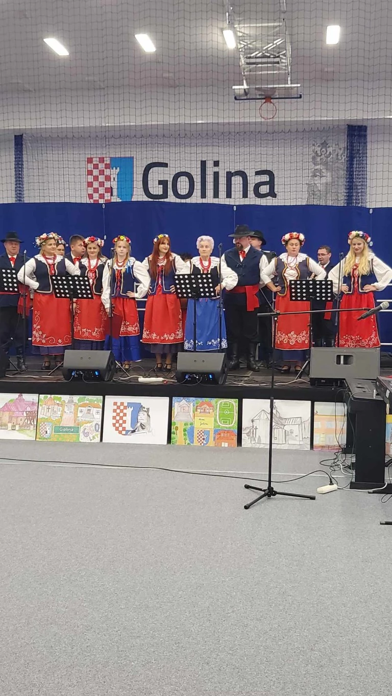 Muzyczna integracja w Golinie. Pierwszy Powiatowy Przegląd Chórów